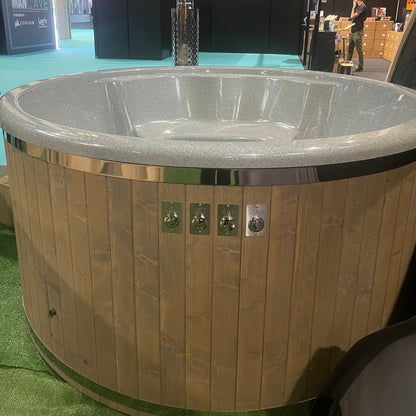 Premium 6-Person Wood-Fired Hot Tub: Stainless Steel Heater, Chimney & Secure Fastenings. Insulated, Pine Wood, 3D Granite Fiberglass, Air & Hydro Jets, LED Lights, Thermally Efficient Lid & Stairs. UK Delivery Included.